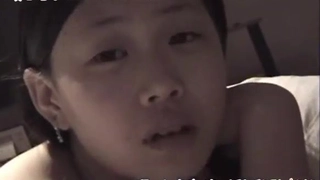少女女友在宿舍房间里被猛烈地操