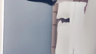 继兄给小胸部的少女上了一堂大鸡巴课