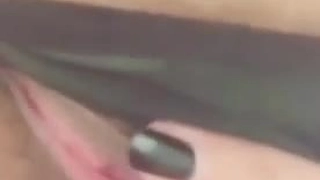 年轻嫩妹处女幼熙一多自慰大秀 经验还不多 有点害羞 自慰揉穴很诱人