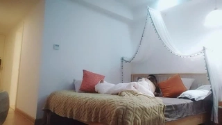 风流天籁纸鸢02年美乳学妹初试黑丝高跟，这就是所谓的壁咚吧？