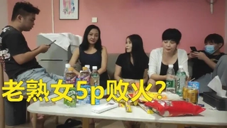 穿情趣装的美女狐狸精，全程露脸妩媚诱人，听狼友指挥互动撩骚，揉奶玩逼自慰呻吟，表情好骚火辣艳舞别错过