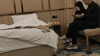 “你出来玩，你老公知不知道！露脸熟女3P