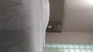 獅城王姓陳冠希调戏網紅美女扒光衣服啪啪啪 高潮拔出鸡巴射肚子