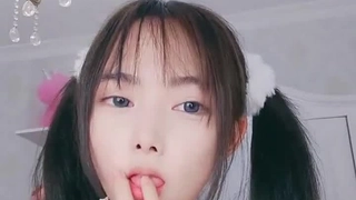 pr九天狐颜射 高潮不断，浓浓的精液终射朋友妻骚妈满脸，犹如打桩机调教母女花