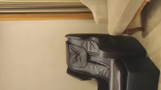 美女洗澡裸露双乳挤奶视频网站